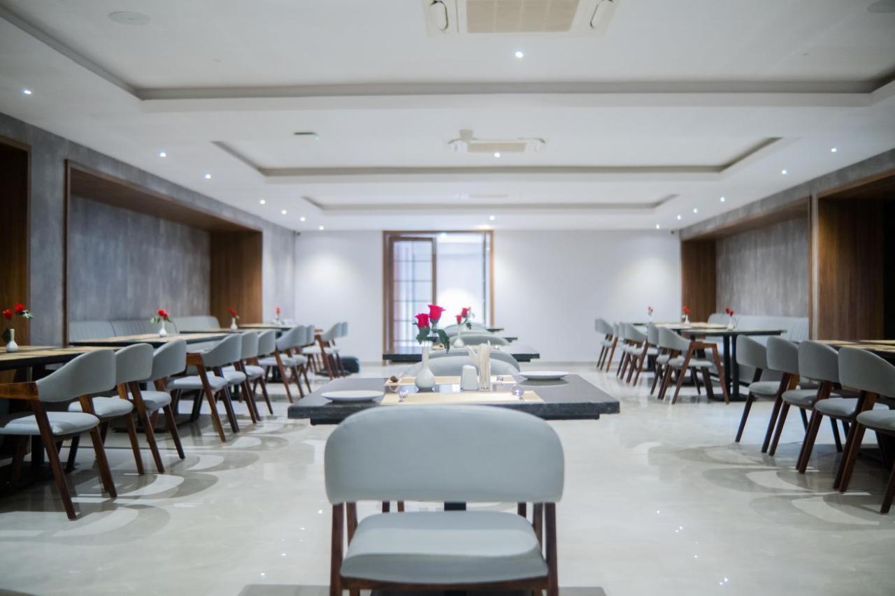 Hotel Tulips Grand Hyderabad Esterno foto