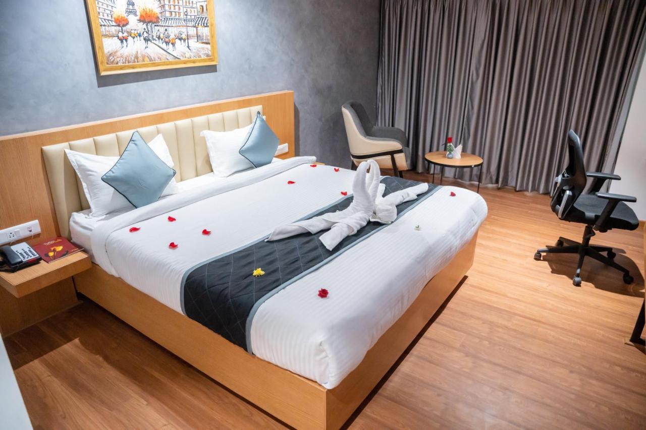 Hotel Tulips Grand Hyderabad Esterno foto