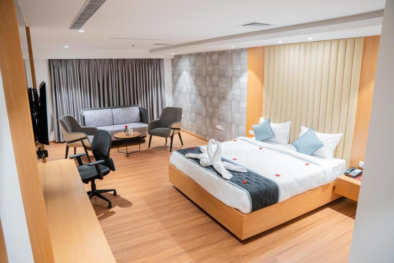 Hotel Tulips Grand Hyderabad Esterno foto