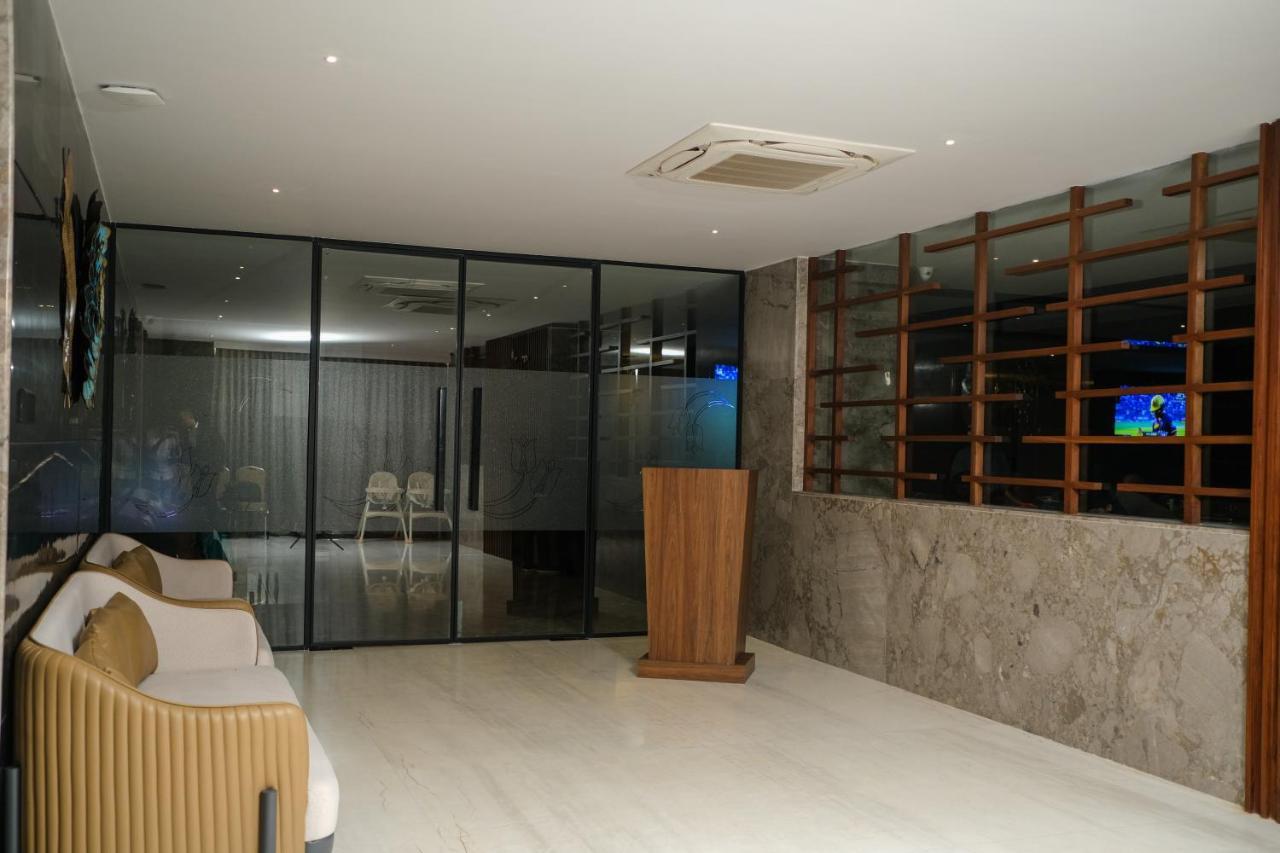Hotel Tulips Grand Hyderabad Esterno foto