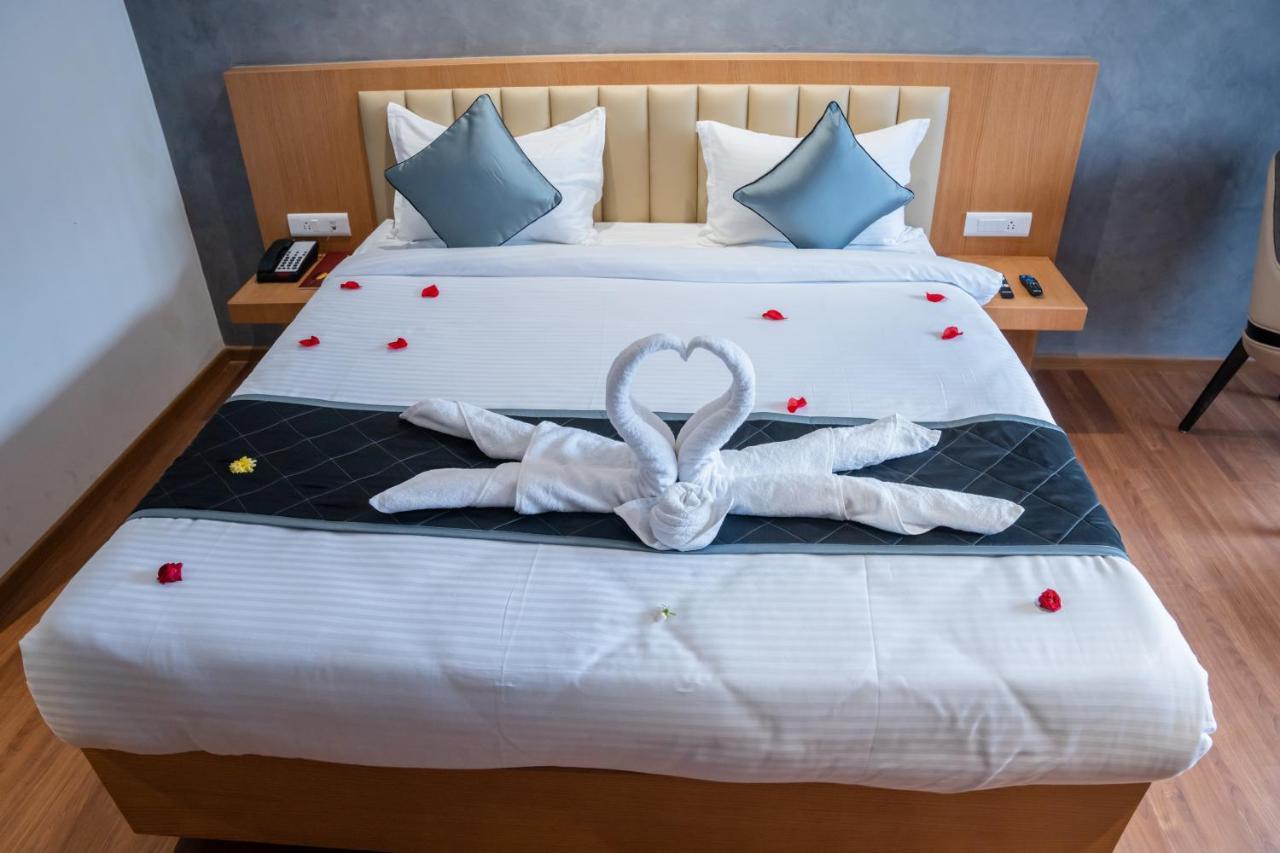 Hotel Tulips Grand Hyderabad Esterno foto
