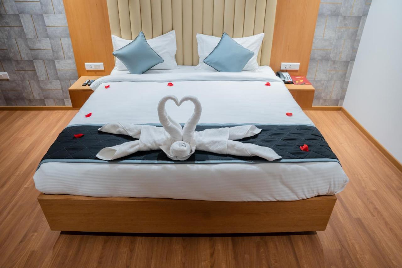 Hotel Tulips Grand Hyderabad Esterno foto